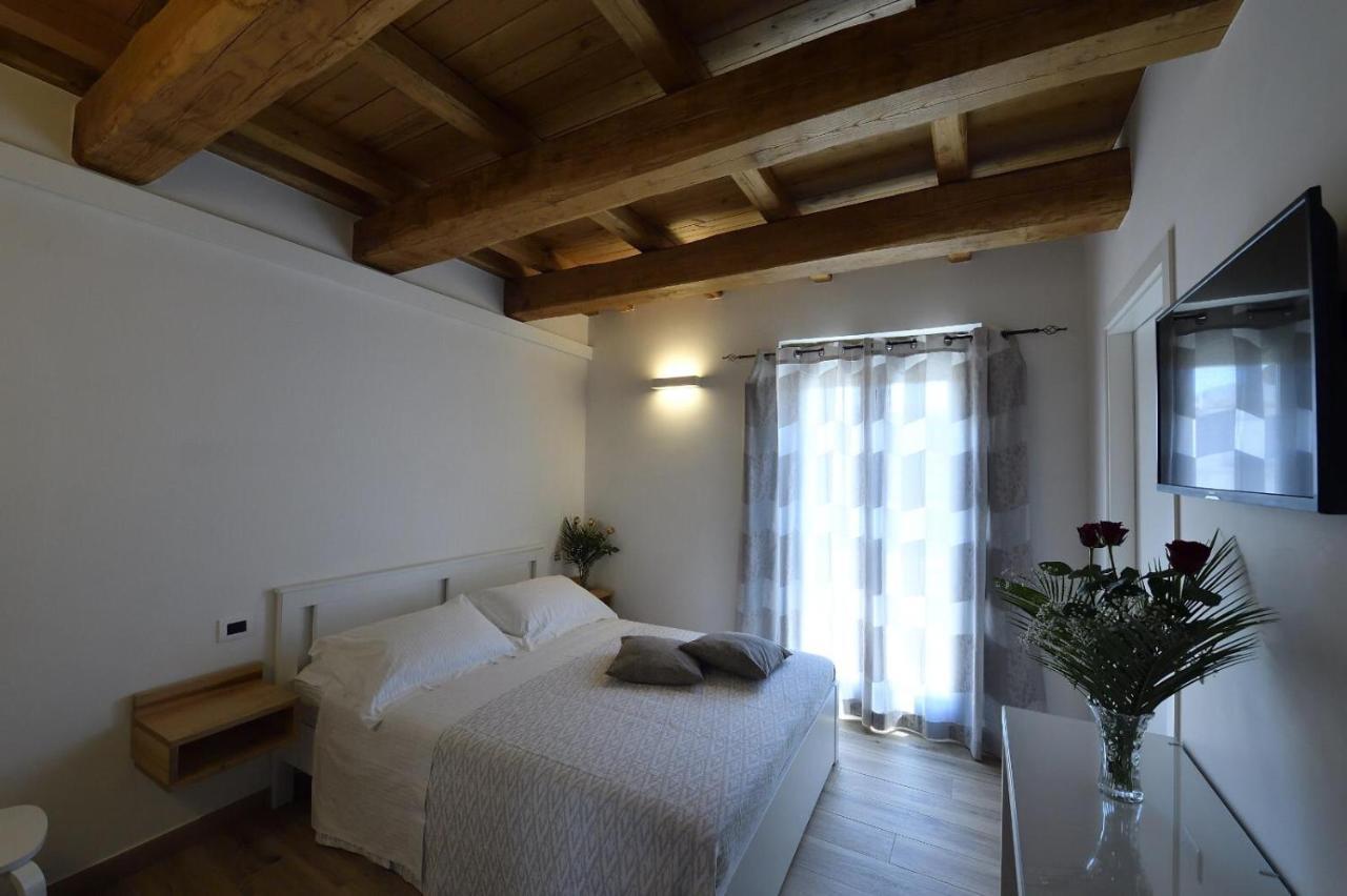 Le Benedettine Affittacamere Relais Fondi Buitenkant foto