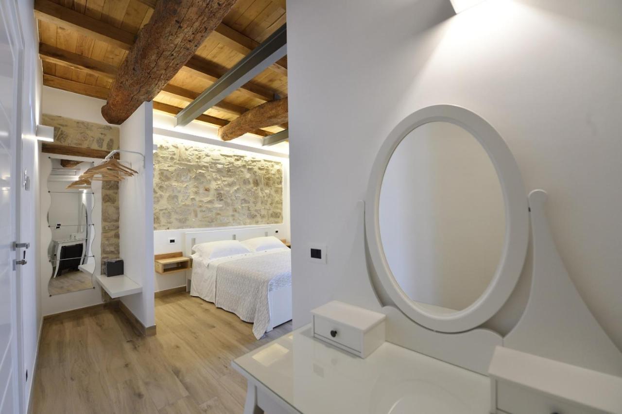 Le Benedettine Affittacamere Relais Fondi Buitenkant foto