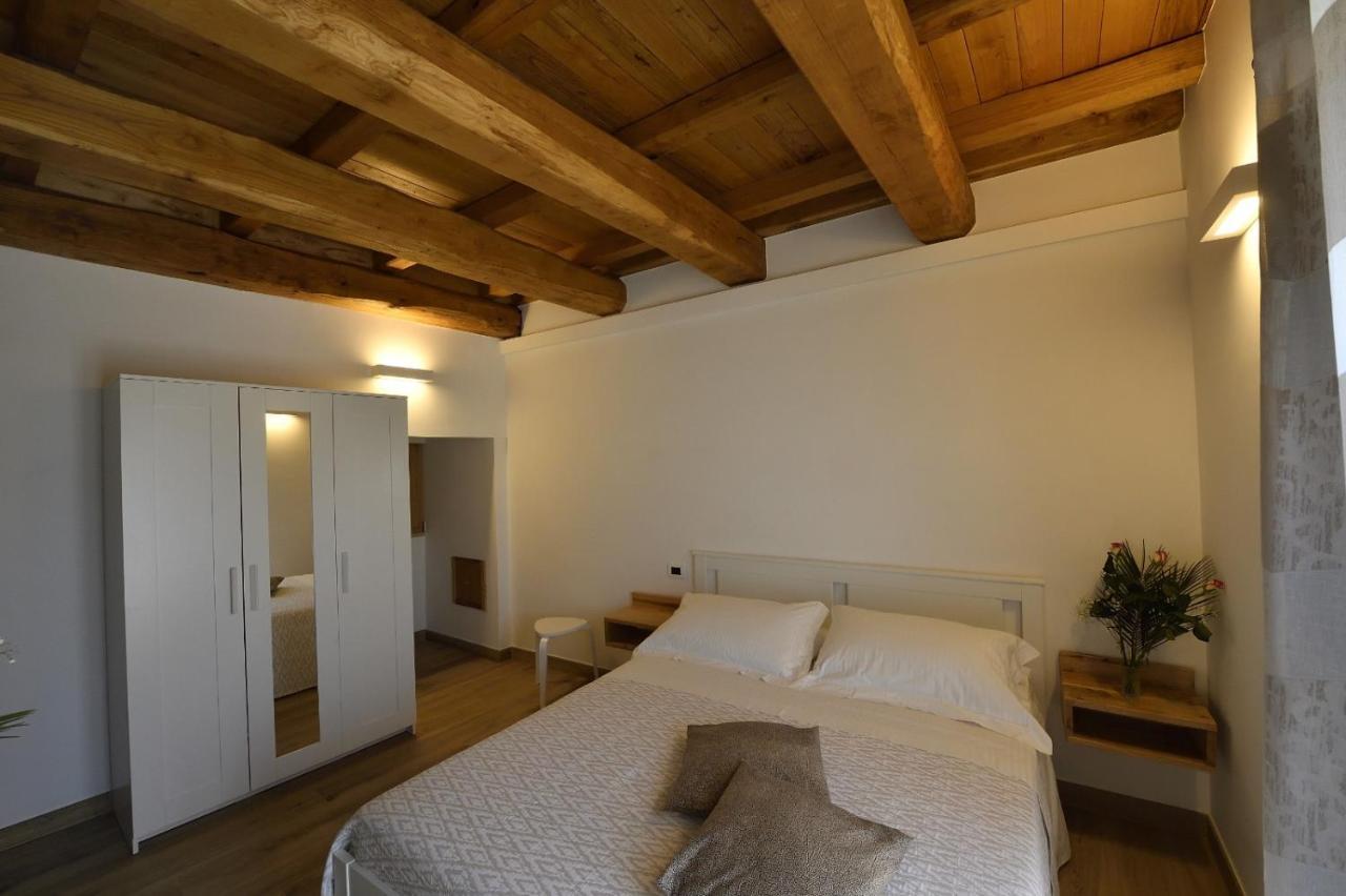 Le Benedettine Affittacamere Relais Fondi Buitenkant foto