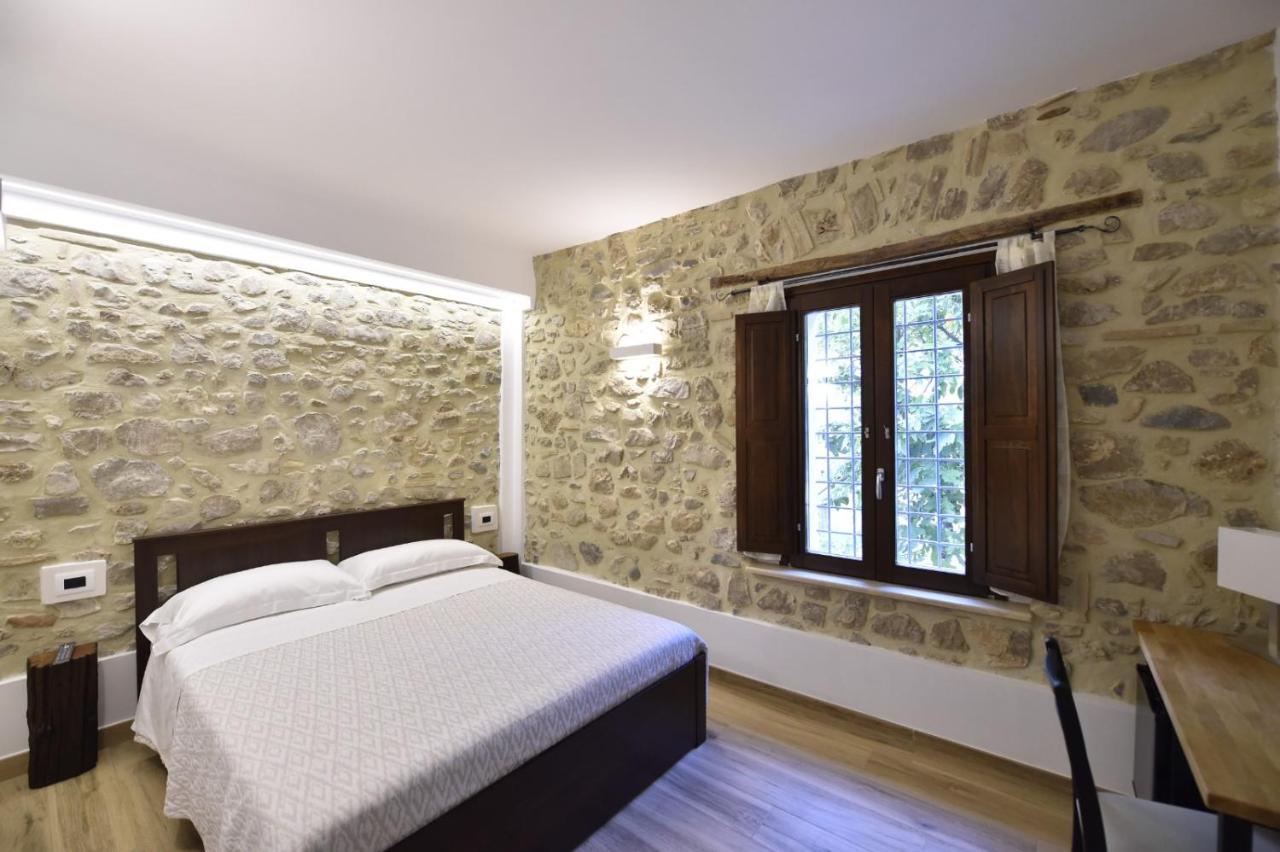 Le Benedettine Affittacamere Relais Fondi Buitenkant foto